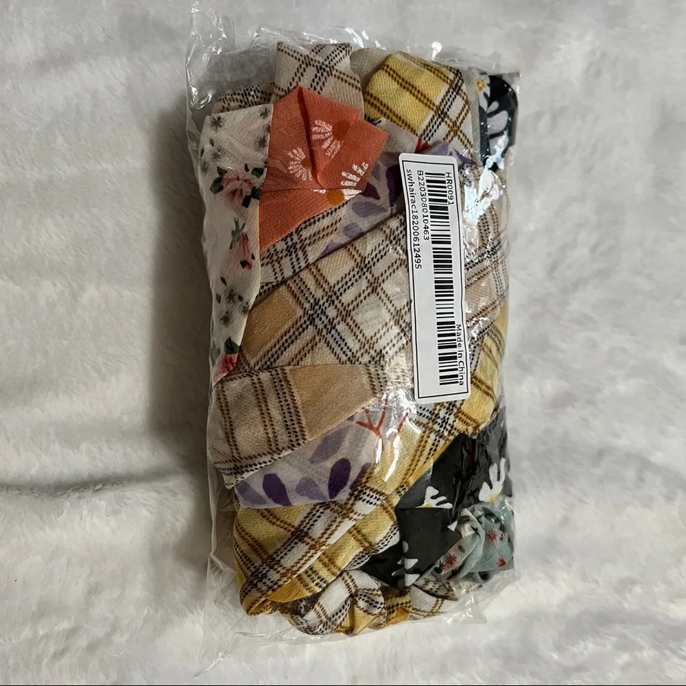 Set of 8 Scrunchie Scarfs - Picture 4 of 6